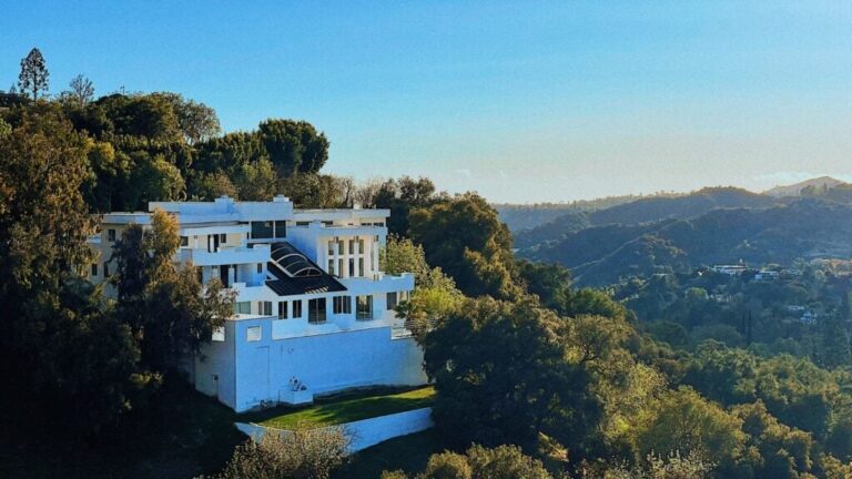 LA Mansion Naomi August Unsplash 1024x576