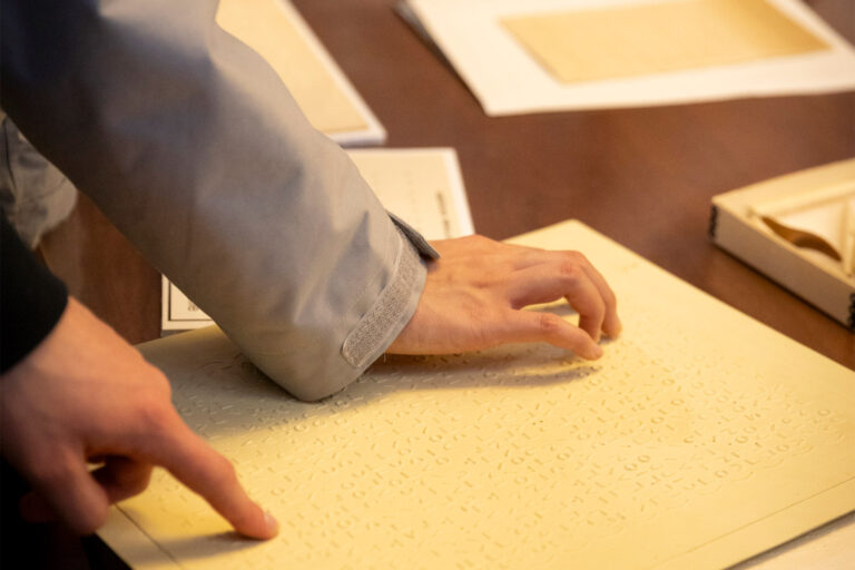 1021325 Braille 0048